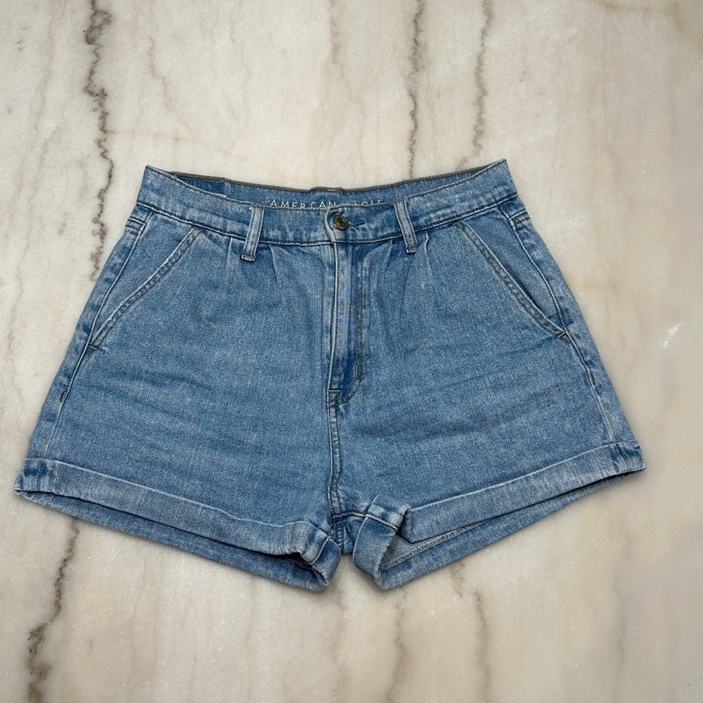 AMERICAN EAGLE • Blue Jeans Mom Shorts